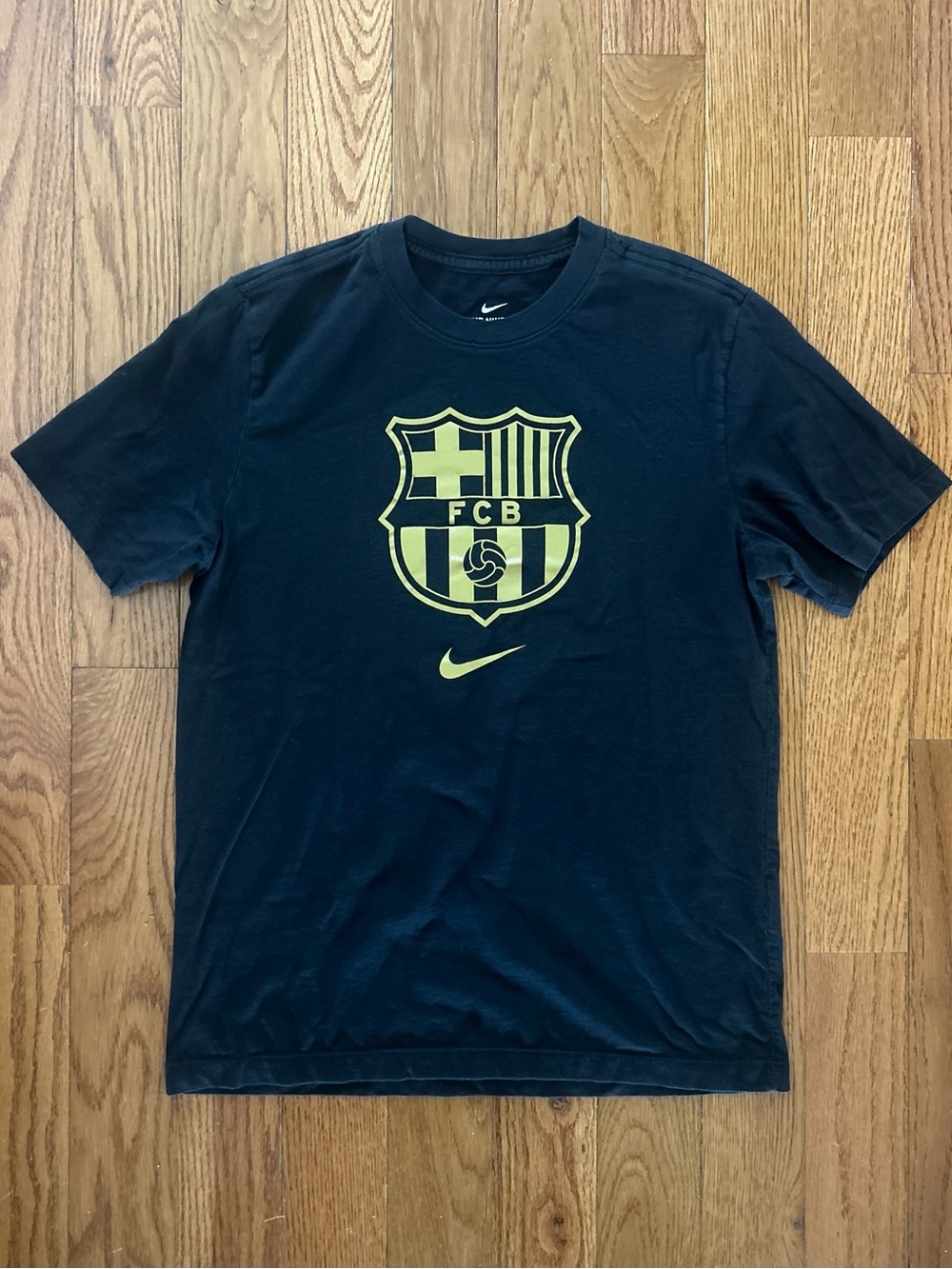 FC Barcelona Crest Nike T-Shirt Size Medium